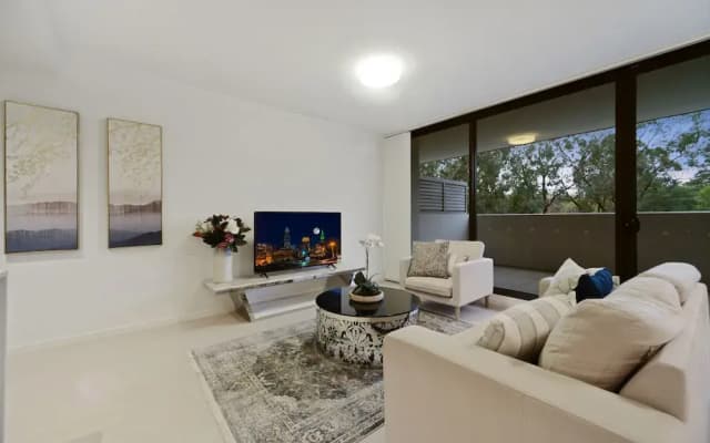 HomeHotel-Spacious Luxury Apt Next to Shopping - photo 5