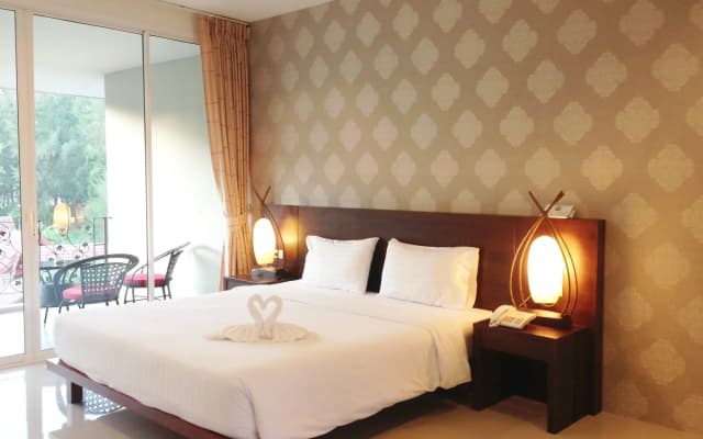 L'esprit de Naiyang Beach Resort - photo 3