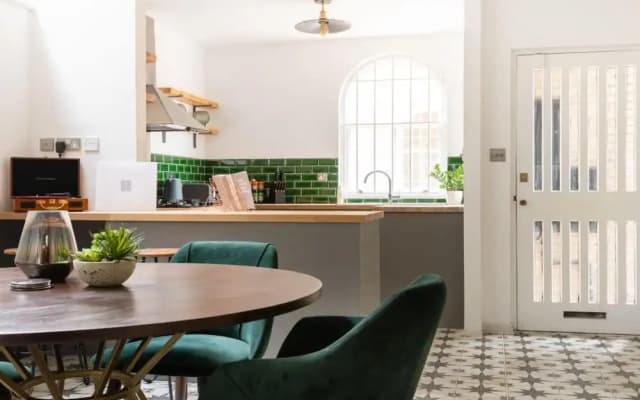 The Maida Vale Mews - Modern & Spacious 1BDR Home next to Venice Canals - photo 3