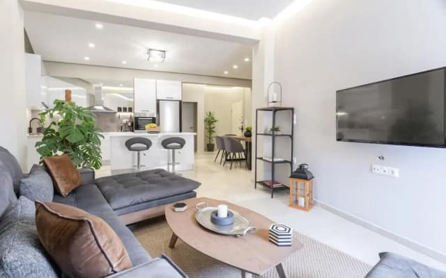 Deluxe 3-BDRM Urban-industrial Apt at Acropolis - photo 2