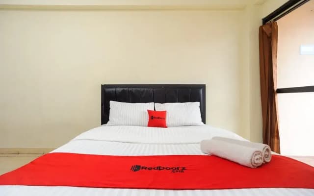 RedDoorz near GOR POPKI - photo 2
