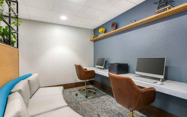 Best Western Plus Universal Inn - photo 3