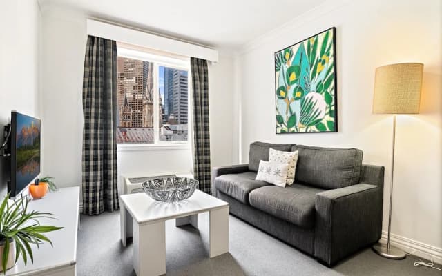 1-bed Apartment in Central Melbourne - photo 4