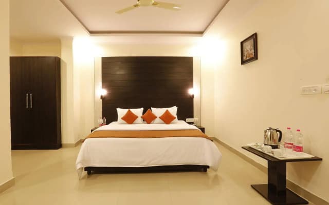 Airport Hotel Chanakya - photo 3