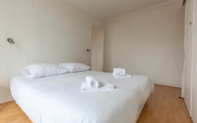 Amiral View Great 1 Bedroom Apartment in Paris - photo 3