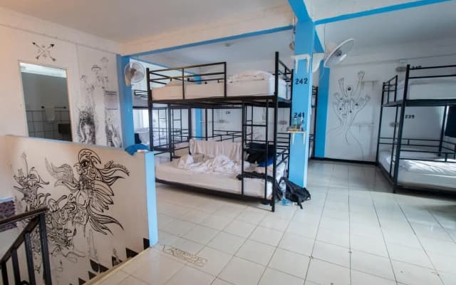 Bodega Party City Center Bangkok - Hostel - photo 2