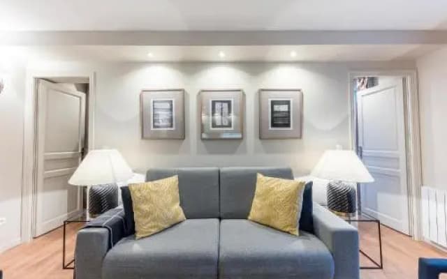 Families And Friends - Center - 110 Sqm - photo 3