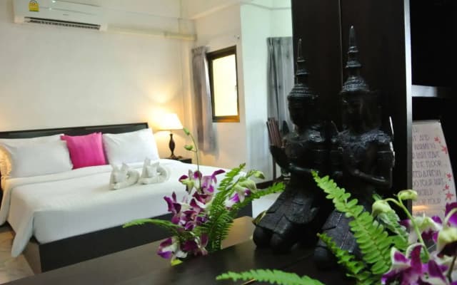 Karon Sunshine Guesthouse & Bar - photo 5