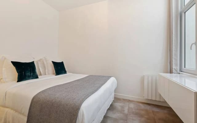 Contemporary & Comfortable 2 Bedroom Apartment in Paris - photo 3