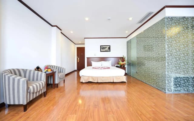 May De Ville Lakeside Hotel - photo 4
