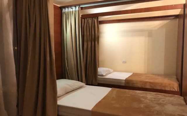Ms Jackson Guesthouse Hostel - photo 2