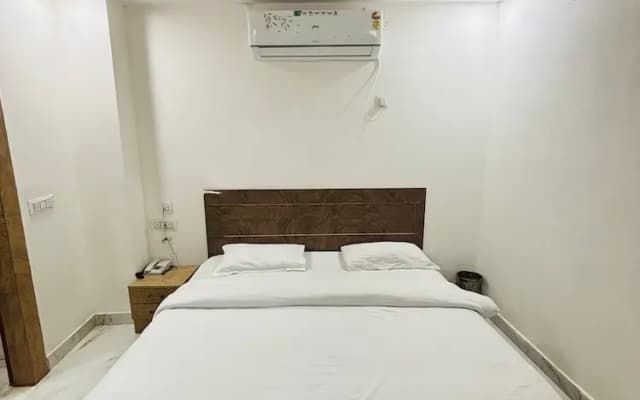Lotustar Hotel - photo 3