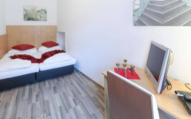 Queens Apartments - photo 3