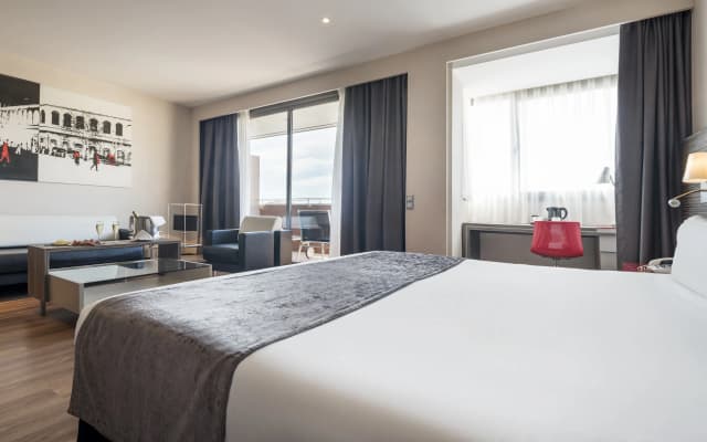 Hotel Ilunion Barcelona - photo 3