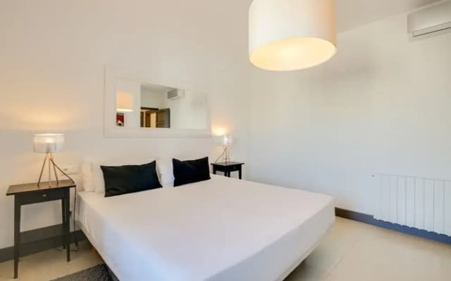 Beautiful 3bed W/terrace in Elegant Eixample - photo 2
