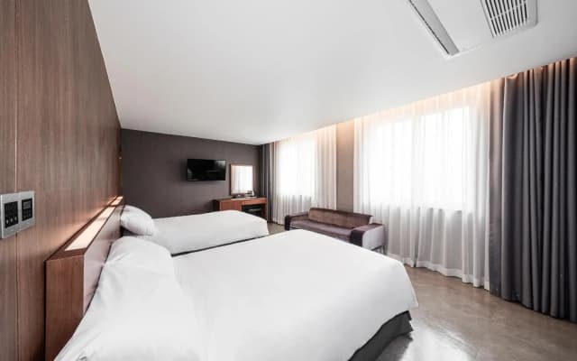 Itaewon Crown hotel - photo 3