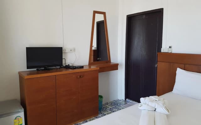 Mac's Bay Resort - photo 3