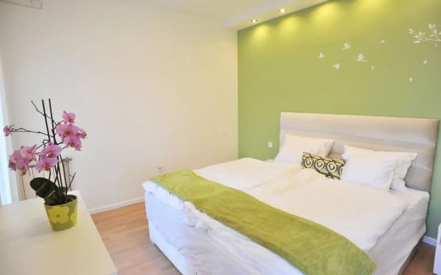 Hillside Premium Apartments - photo 2
