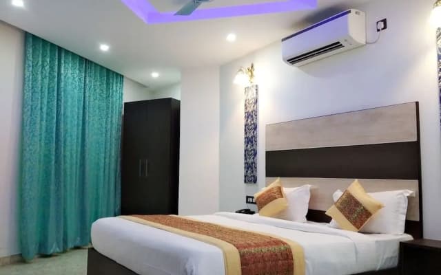 Hotel Three Star - photo 2