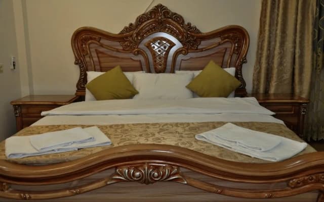 White Palace Hotel - photo 2