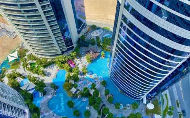 Luxury 1BR at Paramount Residences with Pool Gym & Parking - photo 4