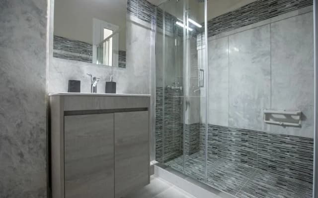 Luxurious 4 Bdrm 3Bath Apt 1- Athens - photo 5