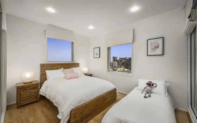 3 Bedroom Inner City Penthouse - photo 3