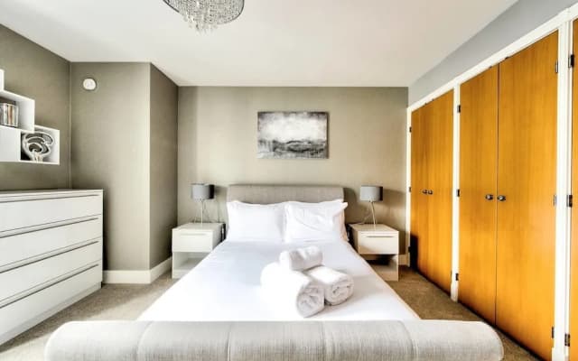 Modern 3 Bed/2bath City Centre Apartment - photo 5