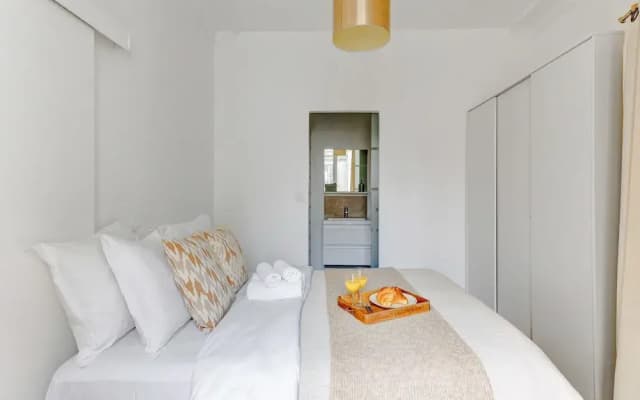 Elegant 1BR Steps to Marais & Louvre - photo 3