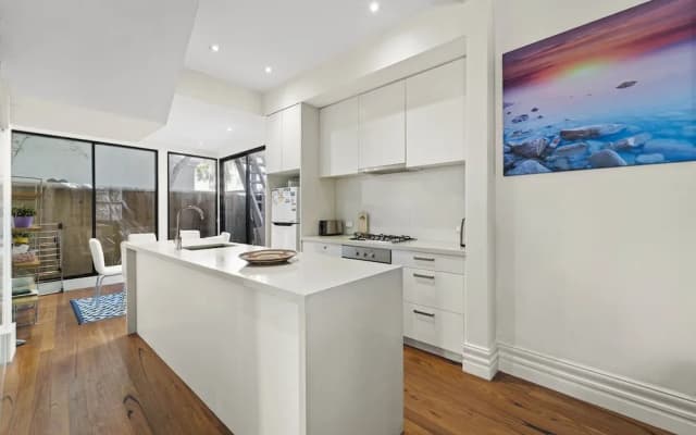 Light Filled Charming Townhouse - photo 3