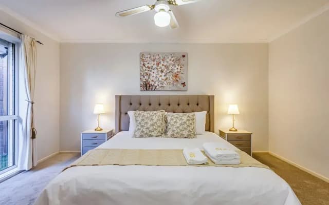 StayAU 4BR Lakeside Retreat in Seabrook - photo 3