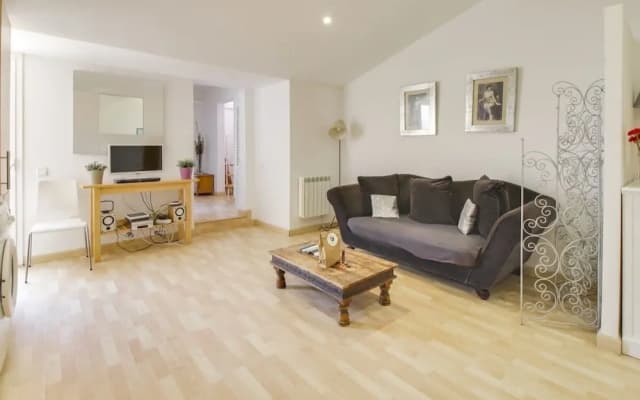 Fabulous 2 Bed with terrace close to Plaza España - photo 2