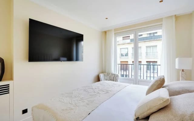 Luxurious Apartment - 2br- 6P Eiffel Tower View - photo 4