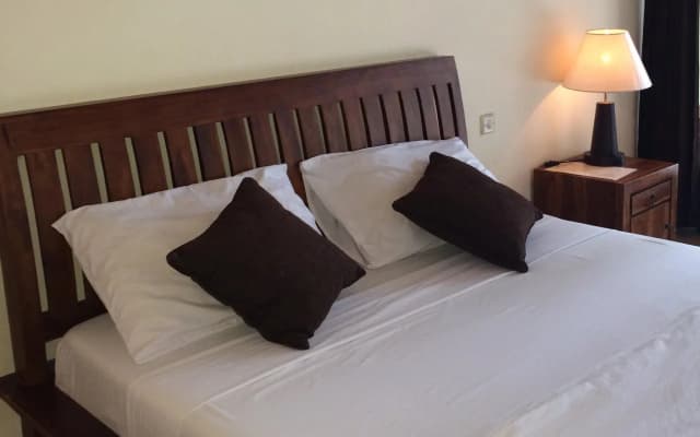 Raka Rai Bungalows - photo 2