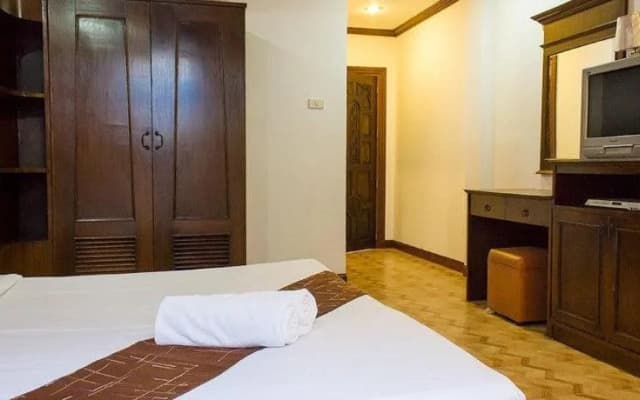 Baan Natacha Beachfront Guesthouse - photo 3