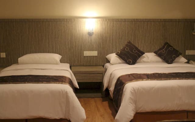 OYO 985 Hotel Nur - photo 4
