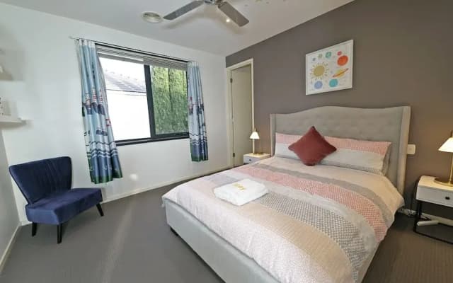 Luxury 7BRM Lakeside BigHouse Point Cook - photo 2
