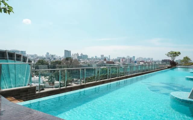 Tranquil Studio Apartment at Menteng Park - photo 2