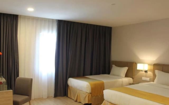 NU Hotel - photo 3