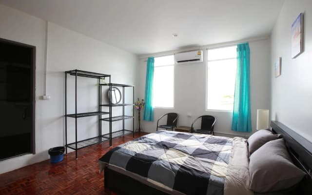 Zee Thai Hostel - photo 2