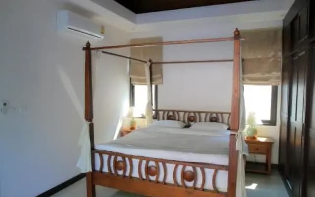 Naiharn Beach Villa - photo 2