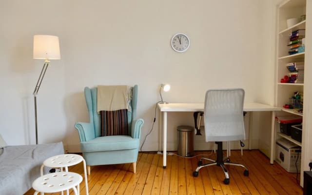 Central 2 Bedroom Flat in Edinburgh - photo 2
