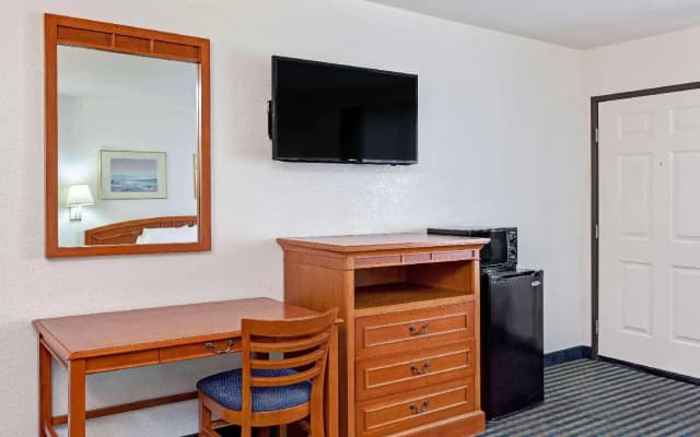 Travelodge by Wyndham Hollywood-Vermont/Sunset - photo 4