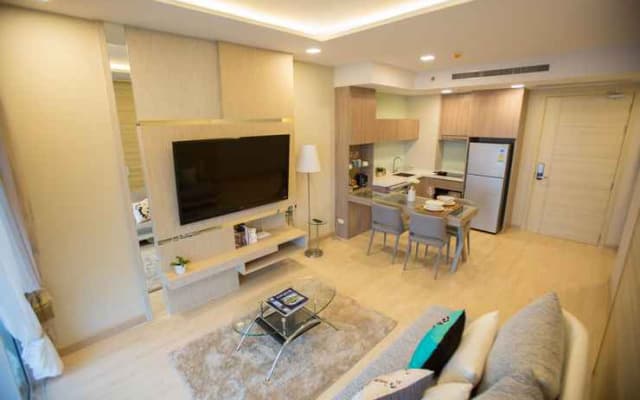 Cetus Beachfront Pattaya Condo - photo 3