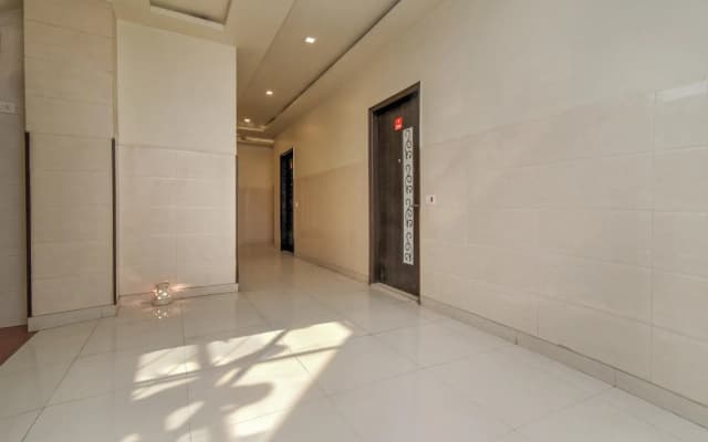 Collection O 76248 Hotel D Crown - photo 2