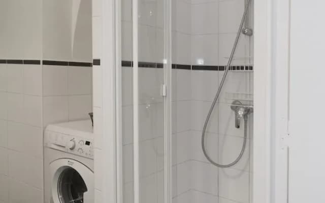 Saint-Germain des Prés Apartment 2 - photo 4