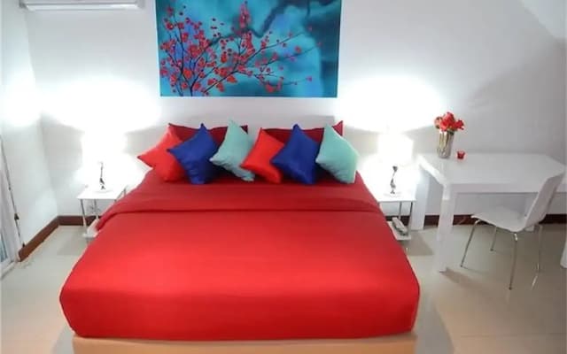 Sunrise 3 bedrooms Modern Apartment In Nai Harn - photo 2