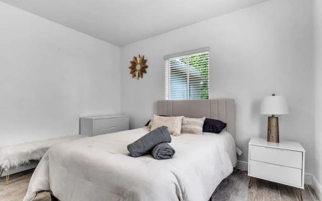 Design District Luxe 3BD Home - photo 2