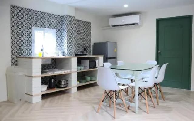 Silom Apartment Close to BTS +WIFI+Netflix - photo 3