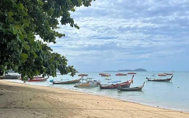 Breakers Hotel Rawai - photo 3